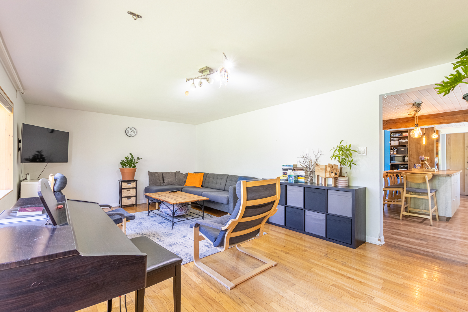 11s104 Jackson Street, Burr Ridge, IL 60527