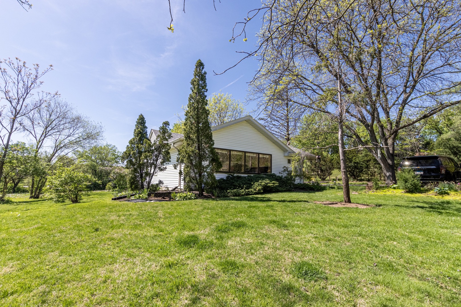 11s104 Jackson Street, Burr Ridge, IL 60527