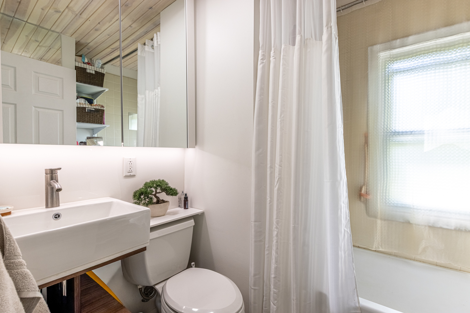 11s104 Jackson Street, Burr Ridge, IL 60527