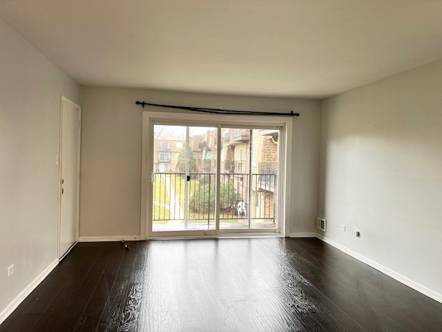 9430 Bay Colony Drive #2N, Des Plaines, IL 60016