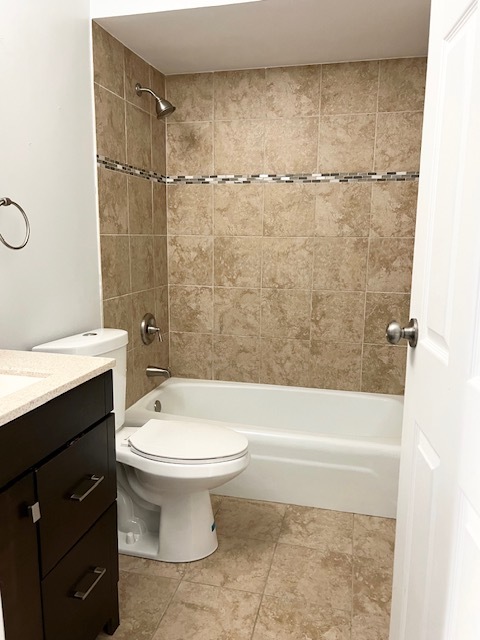 9430 Bay Colony Drive #2N, Des Plaines, IL 60016