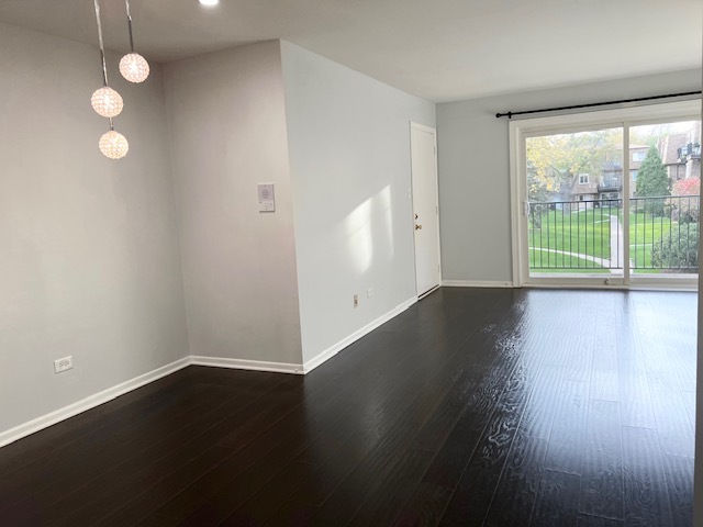 9430 Bay Colony Drive #2N, Des Plaines, IL 60016