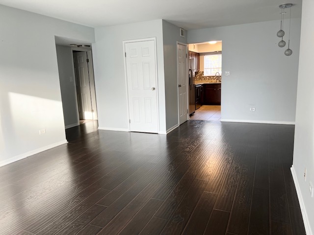 9430 Bay Colony Drive #2N, Des Plaines, IL 60016