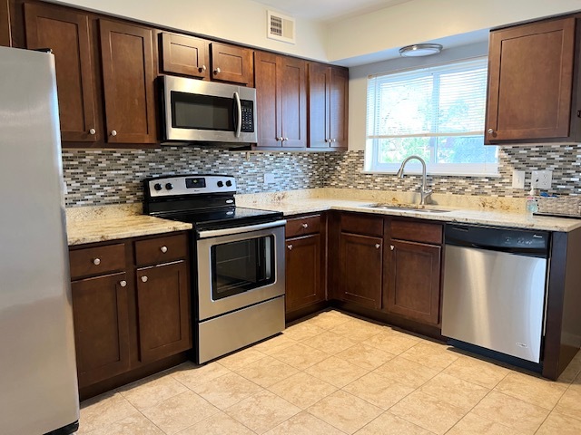 9430 Bay Colony Drive #2N, Des Plaines, IL 60016