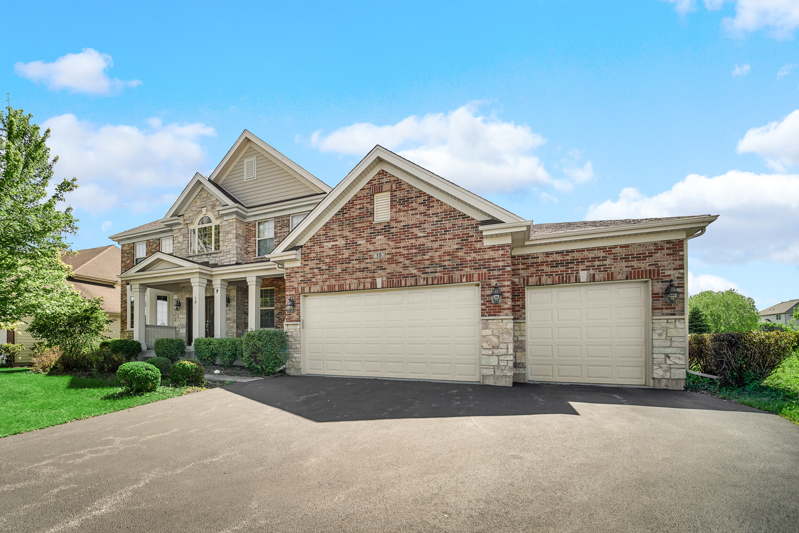 15 N Empress Drive, Hawthorn Woods, IL 60047