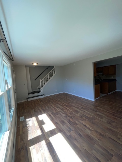 1301 Kingsbury Drive #B, Hanover Park, IL 60133