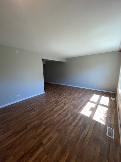 1301 Kingsbury Drive #B, Hanover Park, IL 60133