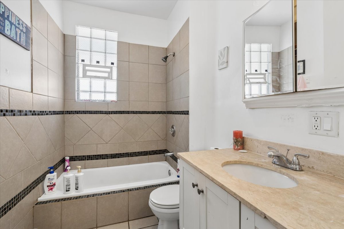 6029 S Loomis Boulevard, Chicago, IL 60636