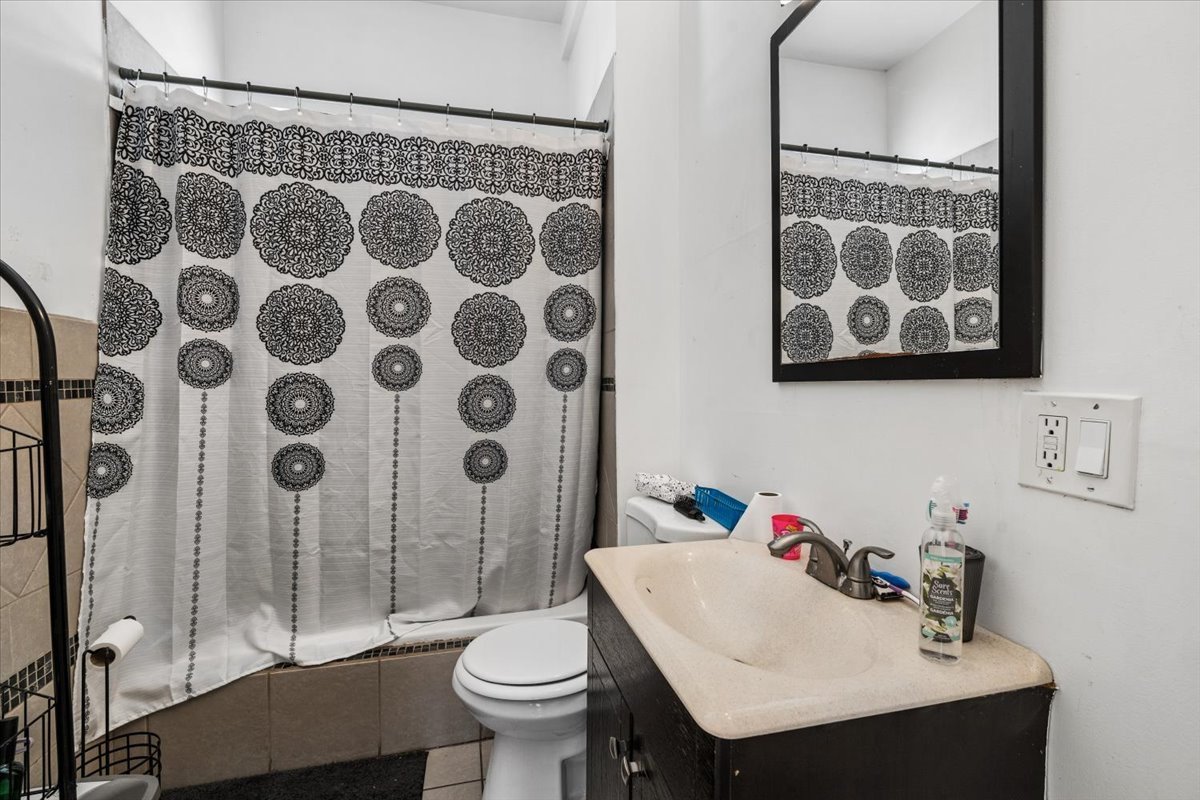 6029 S Loomis Boulevard, Chicago, IL 60636