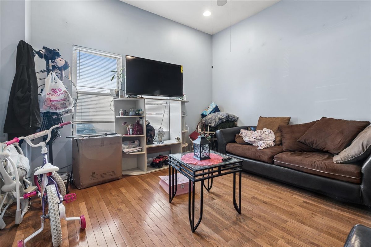 6029 S Loomis Boulevard, Chicago, IL 60636