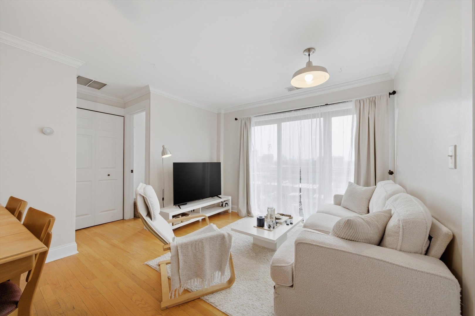 4144 N Sheridan Road #604, Chicago, IL 60613