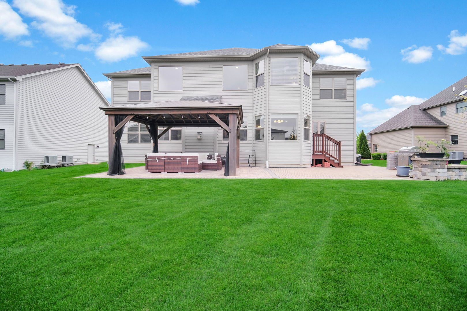 4231 Honey Locust Drive, Naperville, IL 60564