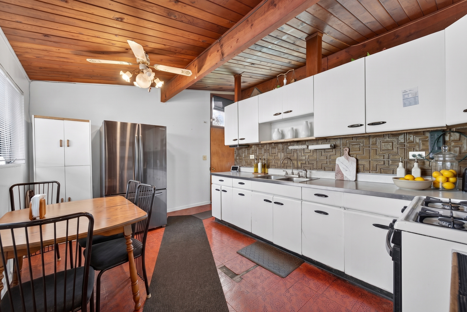 308 W Natoma Avenue, Addison, IL 60101