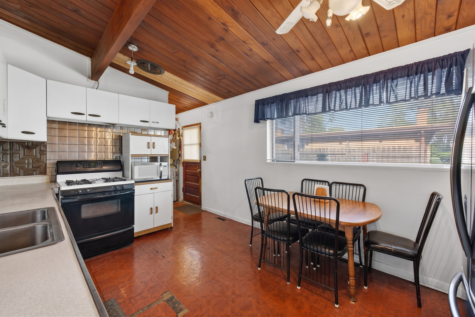 308 W Natoma Avenue, Addison, IL 60101