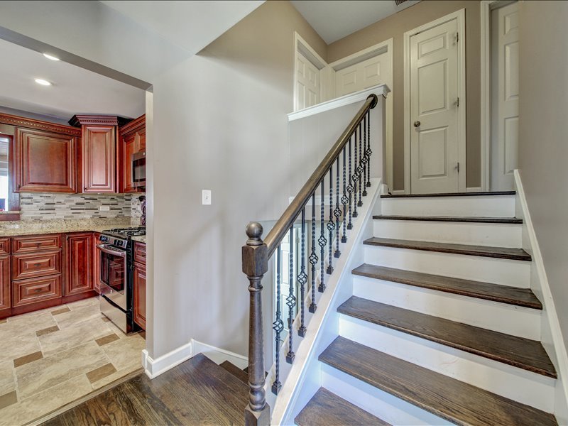 615 N Prospect Manor Avenue, Mount Prospect, IL 60056