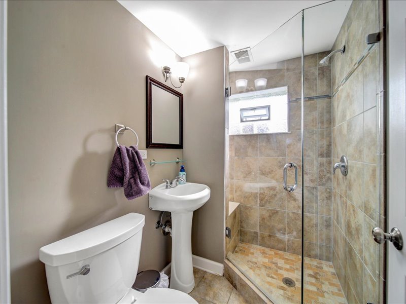 615 N Prospect Manor Avenue, Mount Prospect, IL 60056