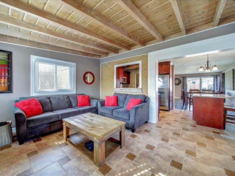 615 N Prospect Manor Avenue, Mount Prospect, IL 60056