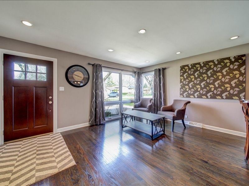 615 N Prospect Manor Avenue, Mount Prospect, IL 60056