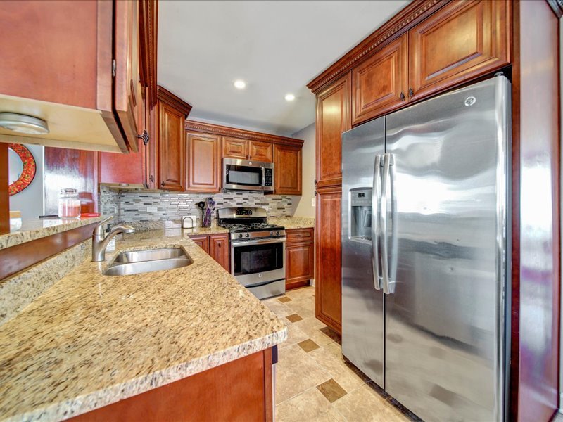 615 N Prospect Manor Avenue, Mount Prospect, IL 60056