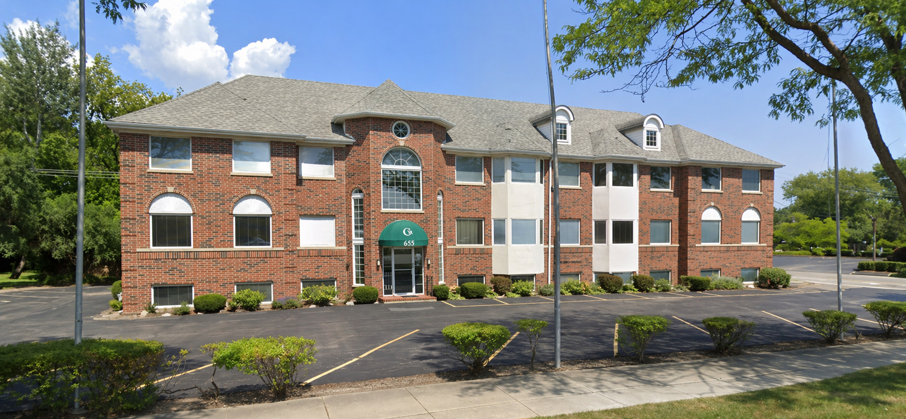 655 Rockland Road, Lake Bluff, IL 60044