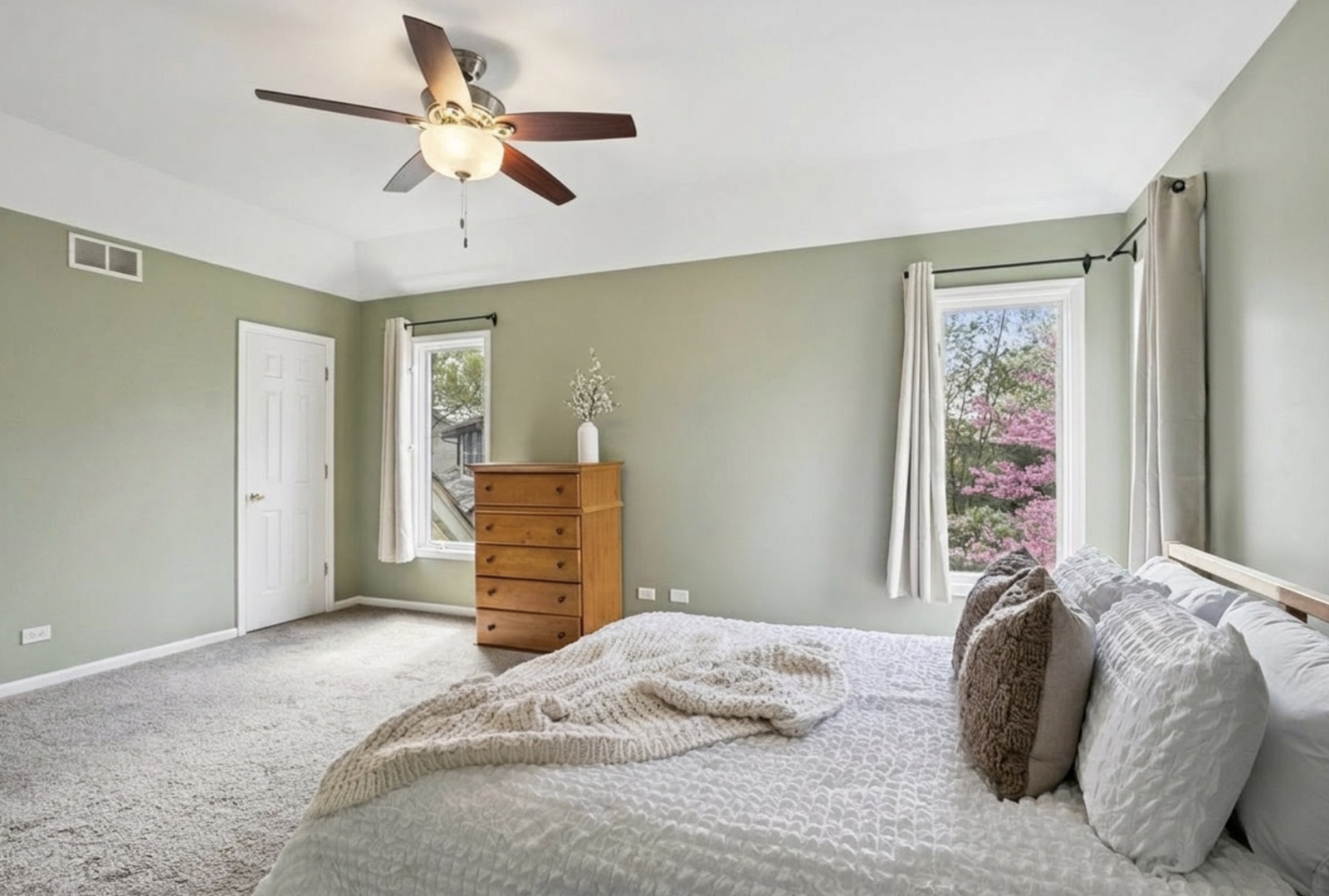 17723 W Dawn Court, Gurnee, IL 60031