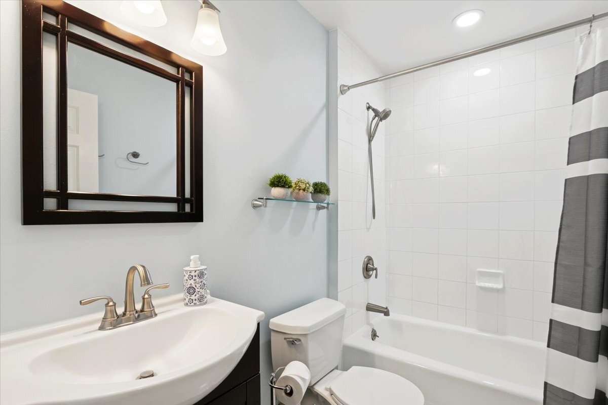 17723 W Dawn Court, Gurnee, IL 60031