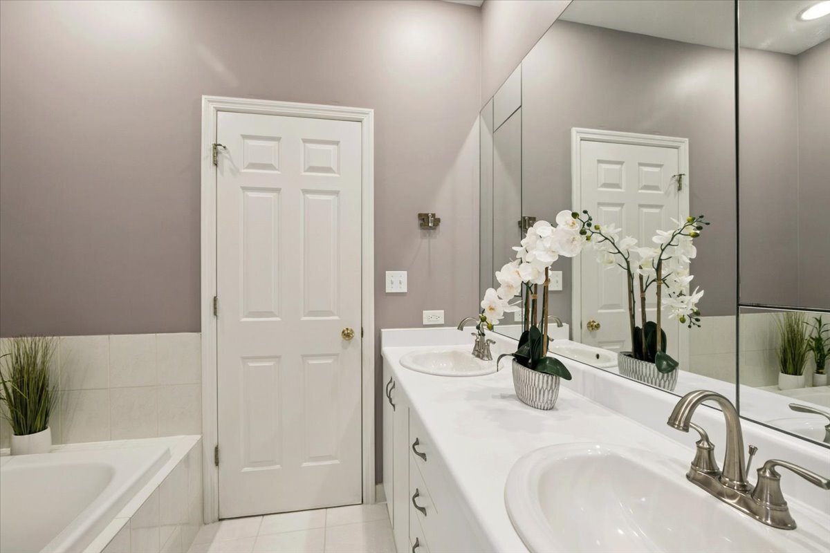 17723 W Dawn Court, Gurnee, IL 60031