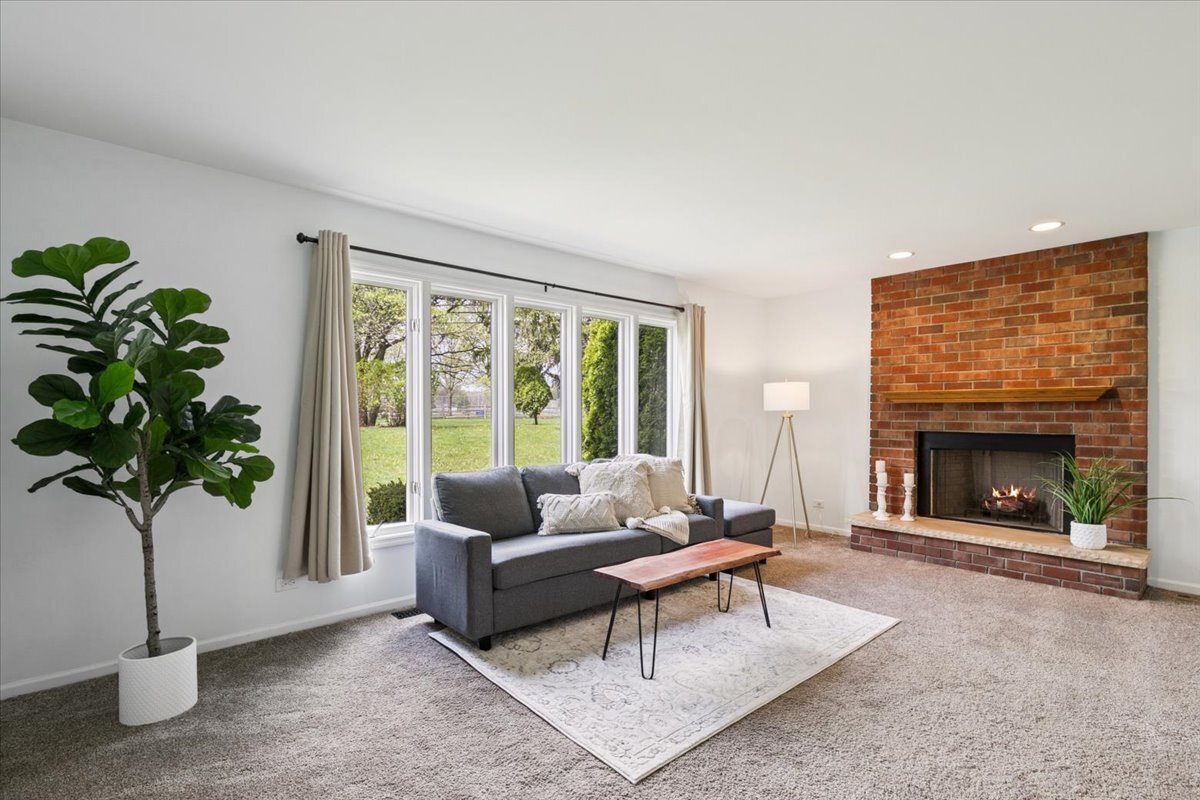 17723 W Dawn Court, Gurnee, IL 60031