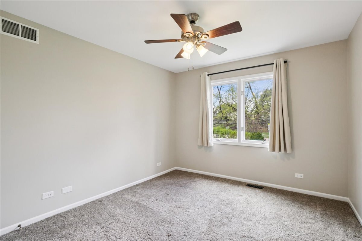 17723 W Dawn Court, Gurnee, IL 60031