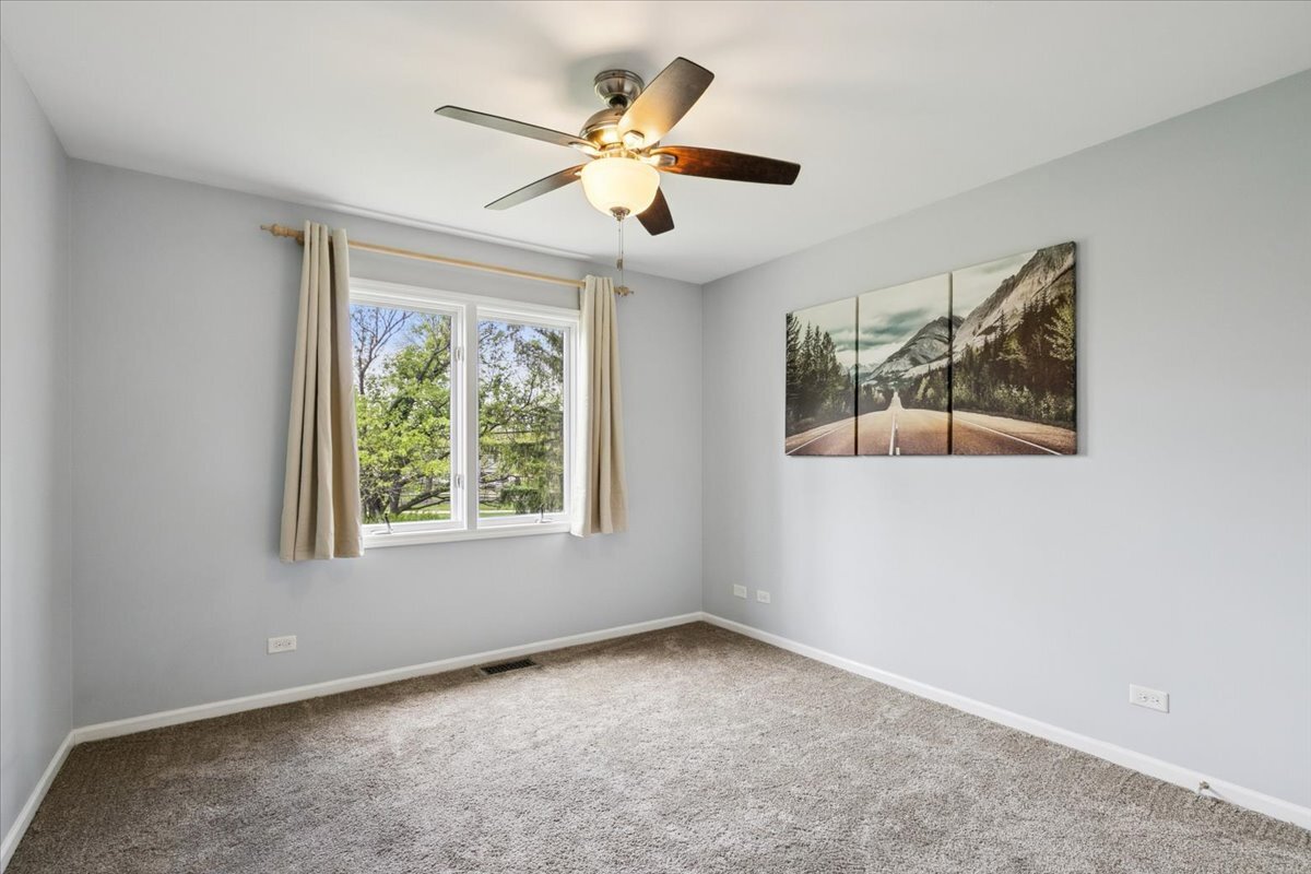 17723 W Dawn Court, Gurnee, IL 60031