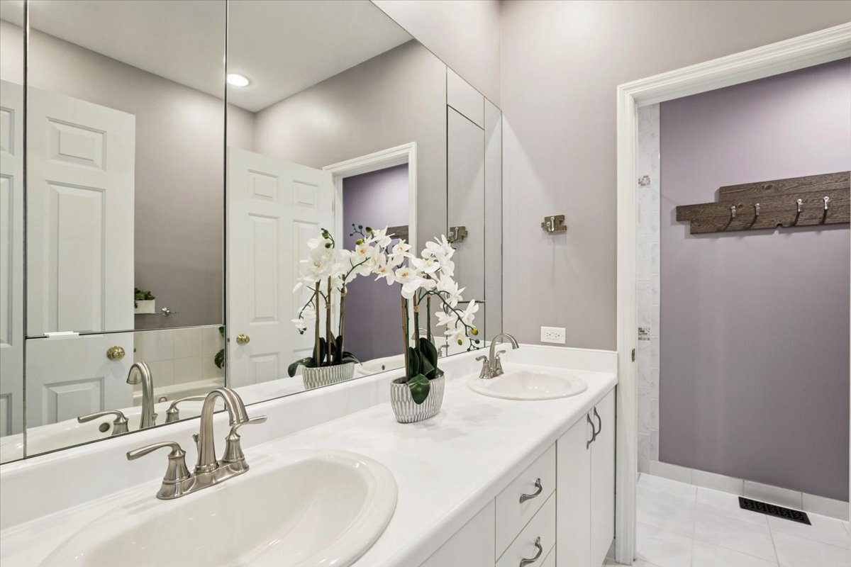 17723 W Dawn Court, Gurnee, IL 60031