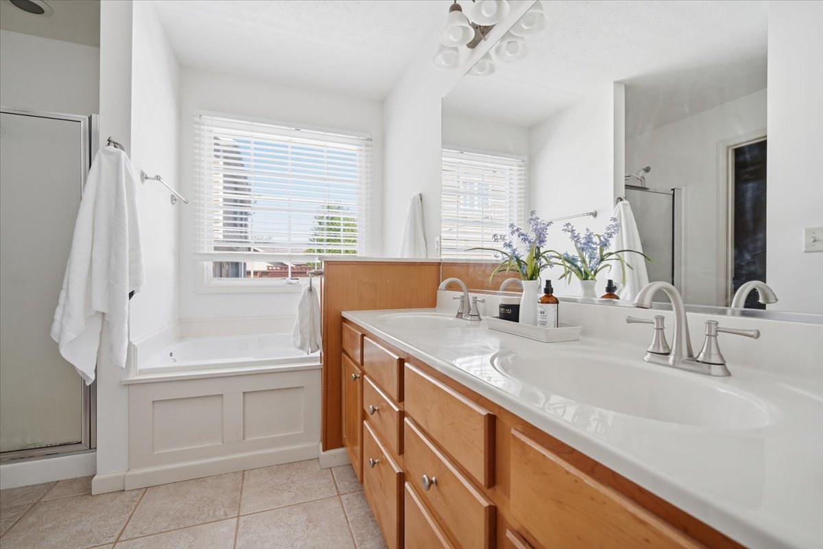 1610 Myra Lane, Bloomington, IL 61704