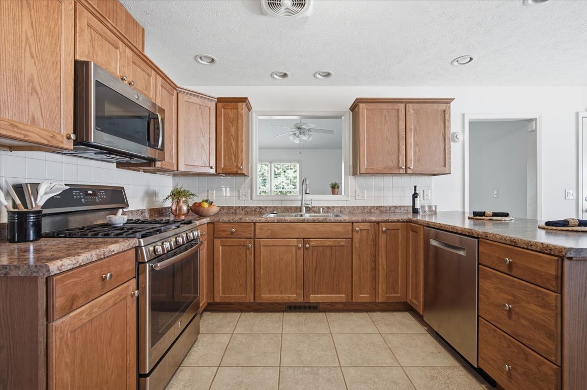 1610 Myra Lane, Bloomington, IL 61704