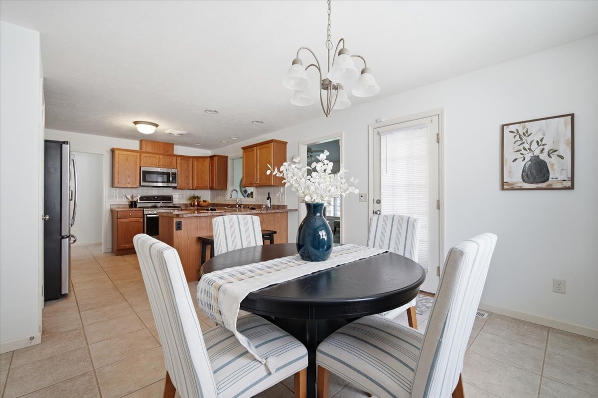 1610 Myra Lane, Bloomington, IL 61704