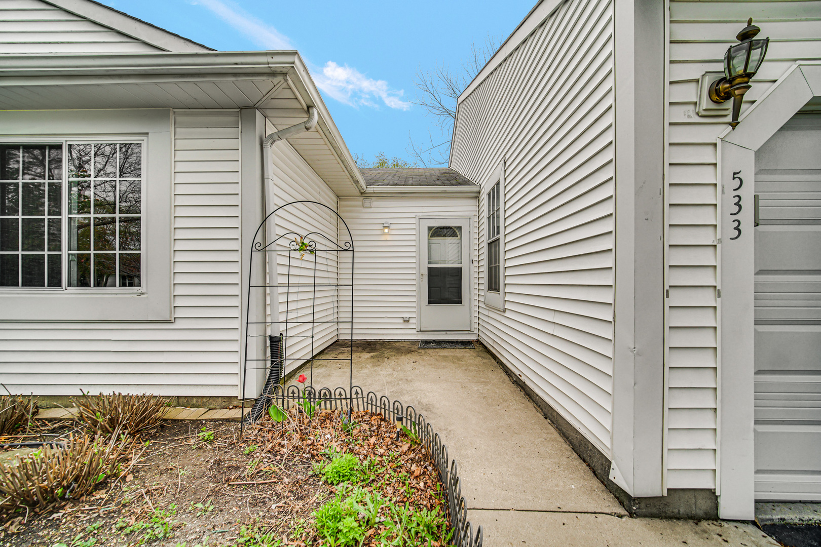 533 Lyon Drive, Buffalo Grove, IL 60089