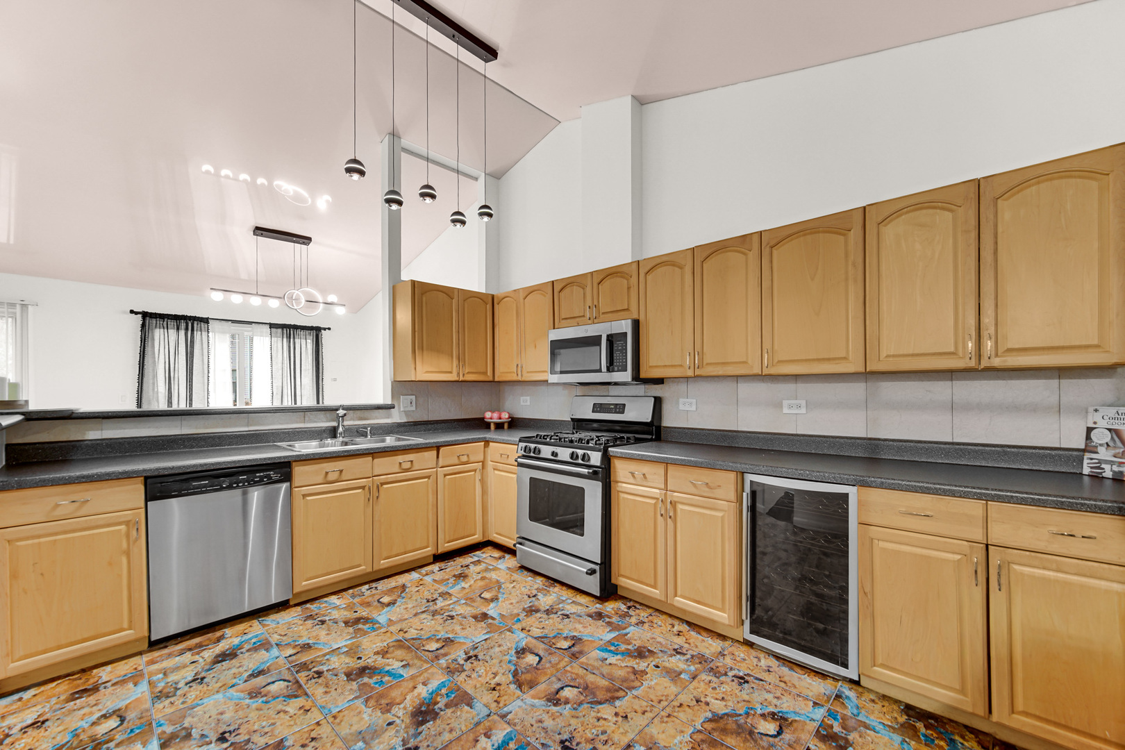 533 Lyon Drive, Buffalo Grove, IL 60089