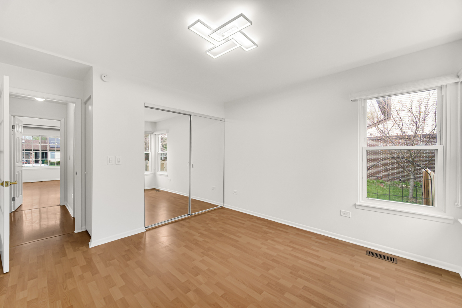 533 Lyon Drive, Buffalo Grove, IL 60089