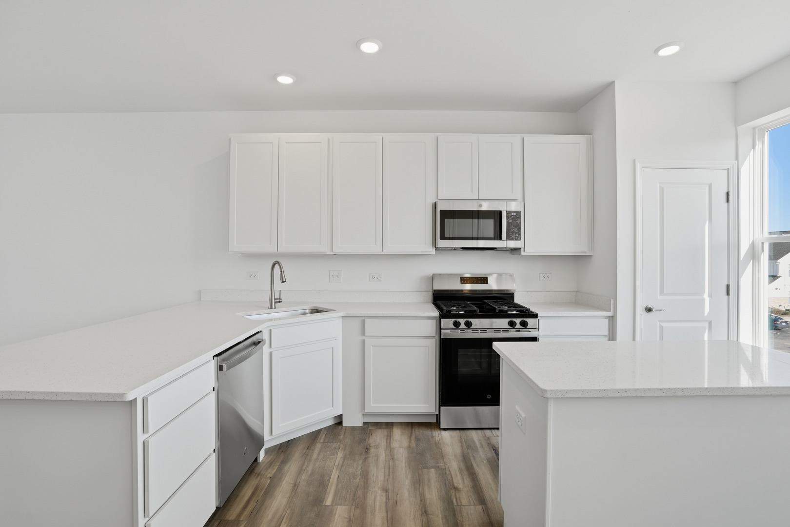 331 Settlers Place, West Dundee, IL 60118