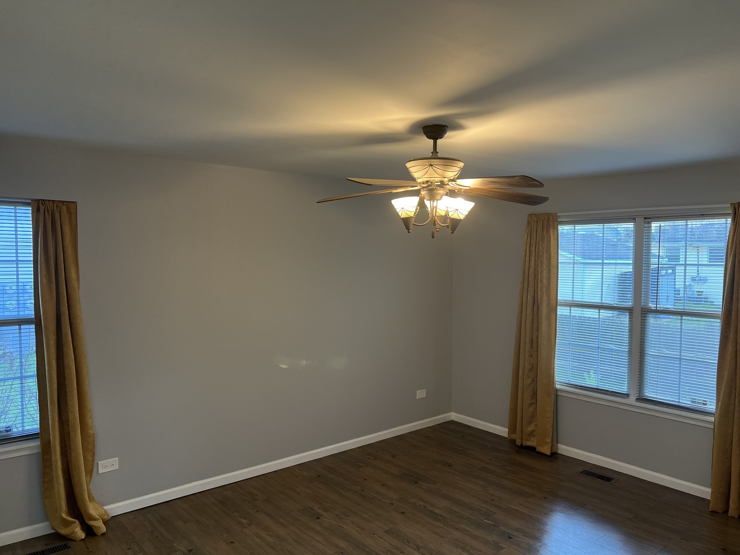 1147 N Red Oak Circle #1, Round Lake Beach, IL 60073