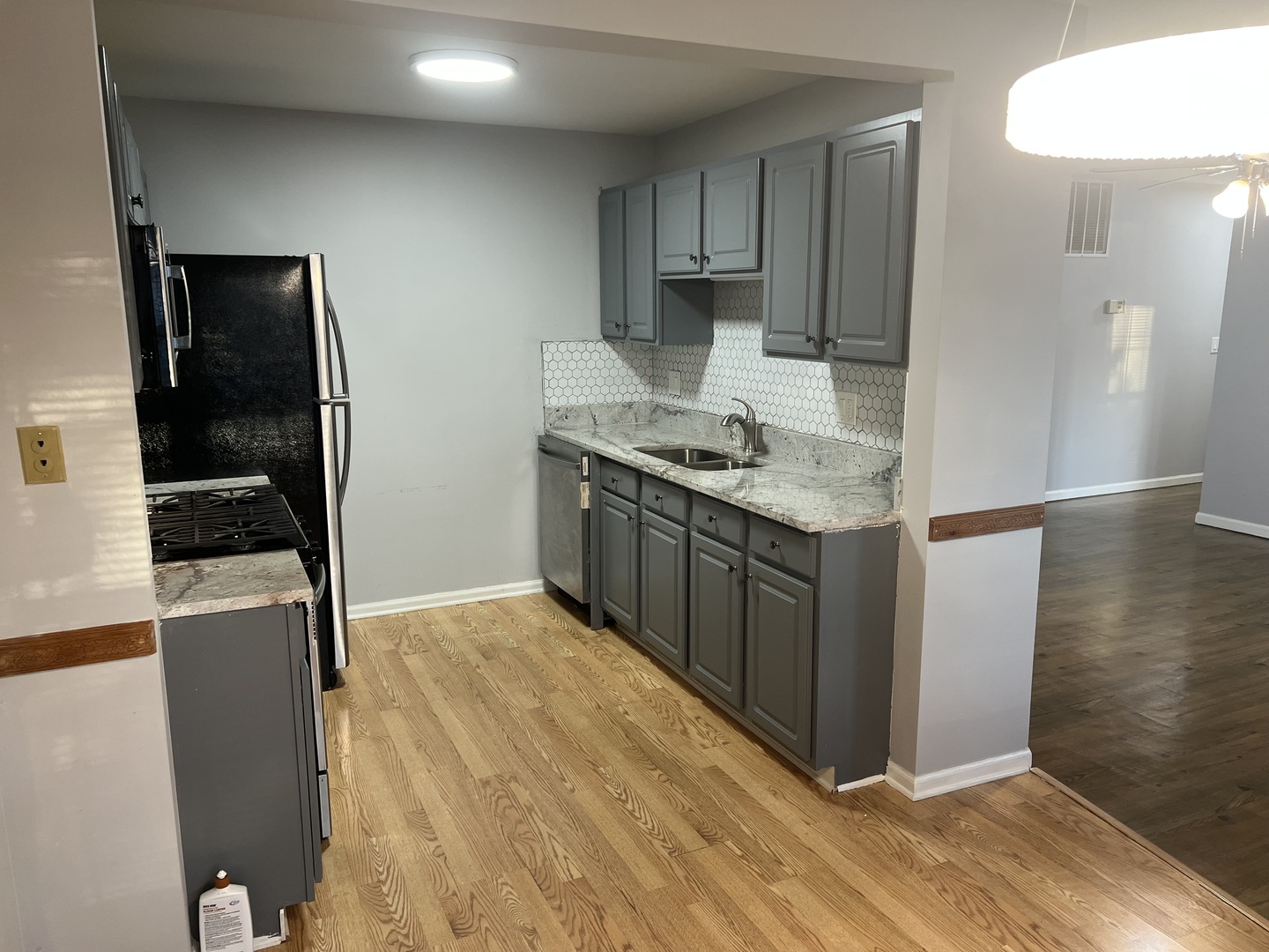 1147 N Red Oak Circle #1, Round Lake Beach, IL 60073