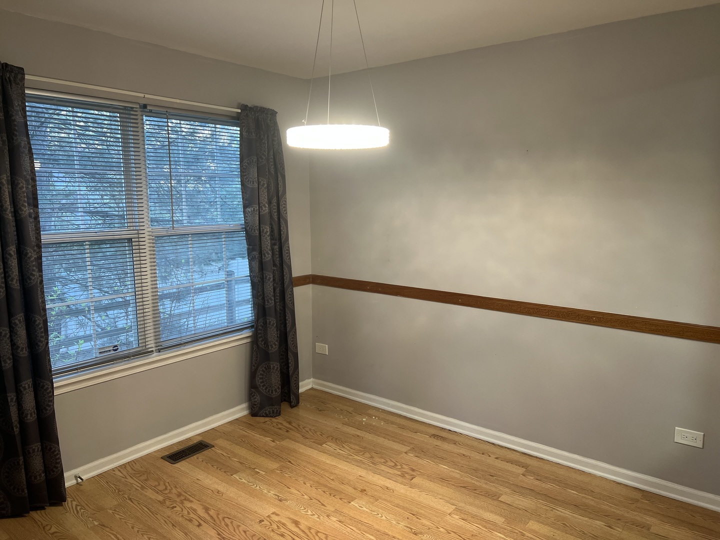 1147 N Red Oak Circle #1, Round Lake Beach, IL 60073