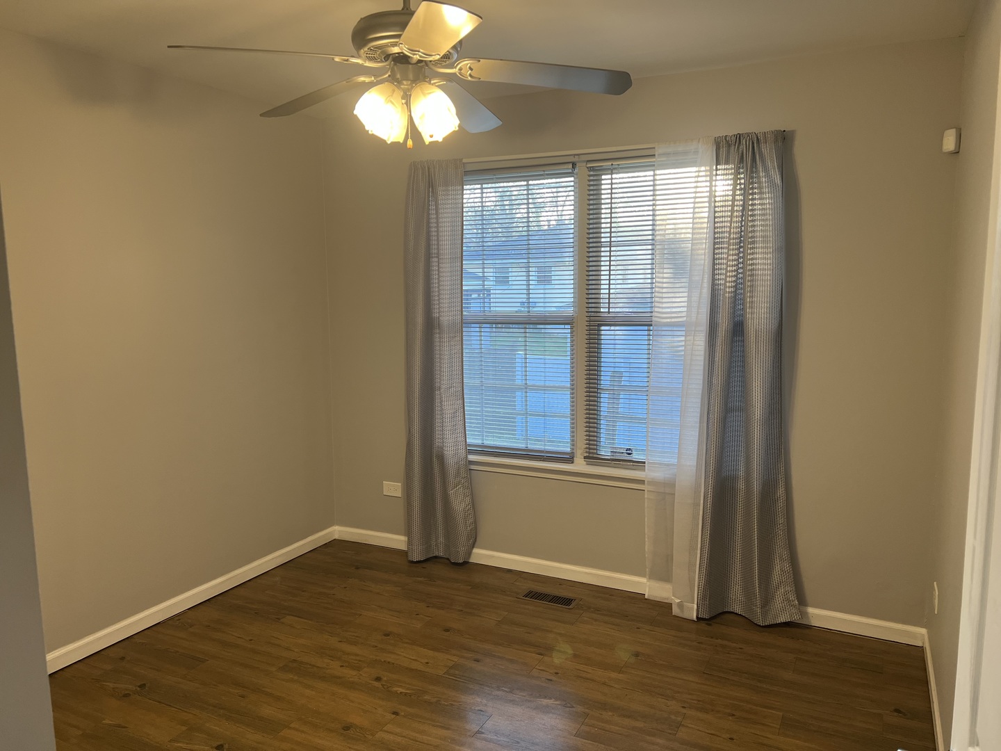 1147 N Red Oak Circle #1, Round Lake Beach, IL 60073