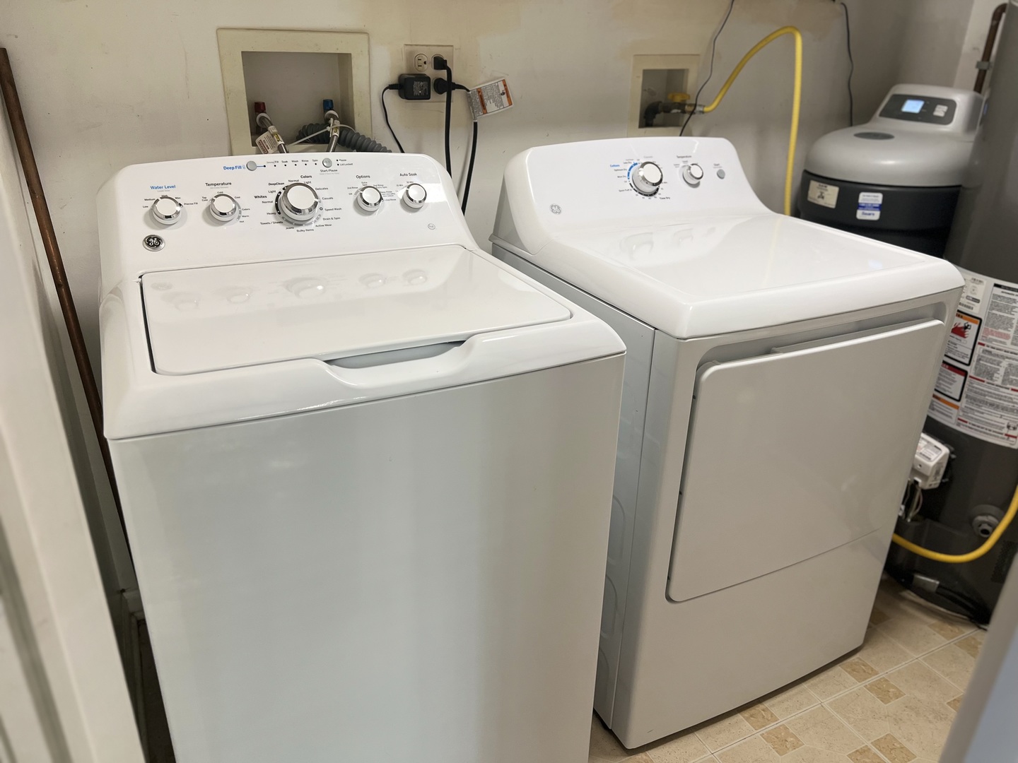 1147 N Red Oak Circle #1, Round Lake Beach, IL 60073