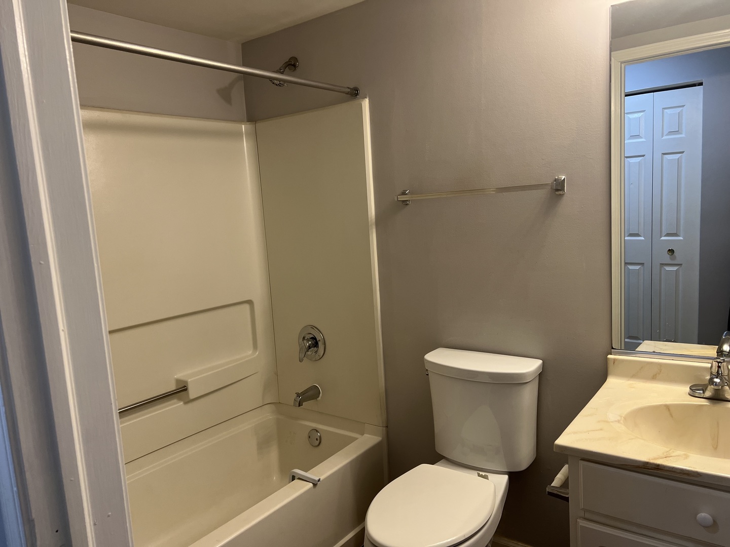 1147 N Red Oak Circle #1, Round Lake Beach, IL 60073