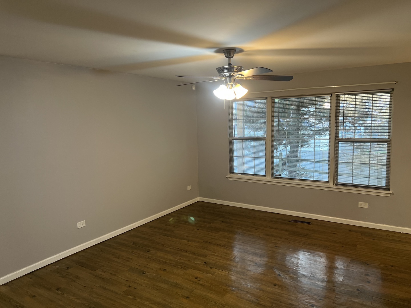 1147 N Red Oak Circle #1, Round Lake Beach, IL 60073