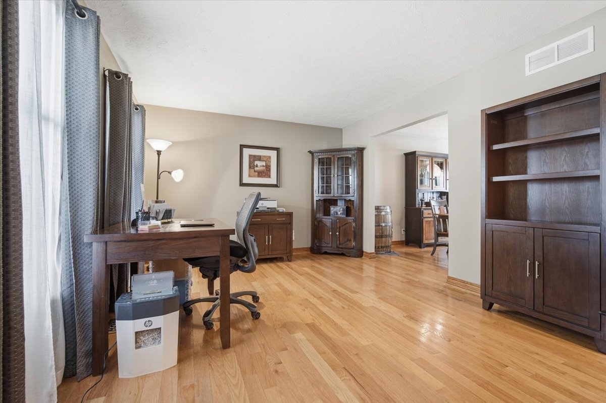 1512 Steeplechase Drive, Bloomington, IL 61701