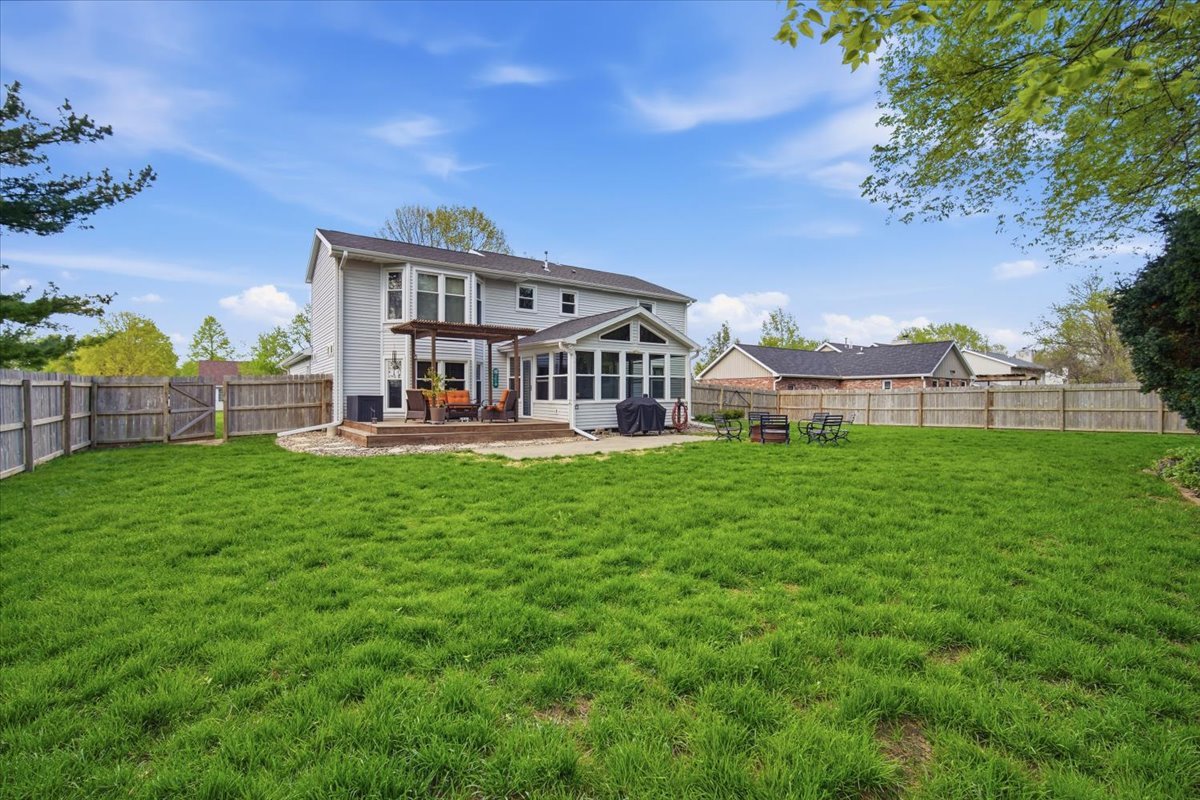 1512 Steeplechase Drive, Bloomington, IL 61701