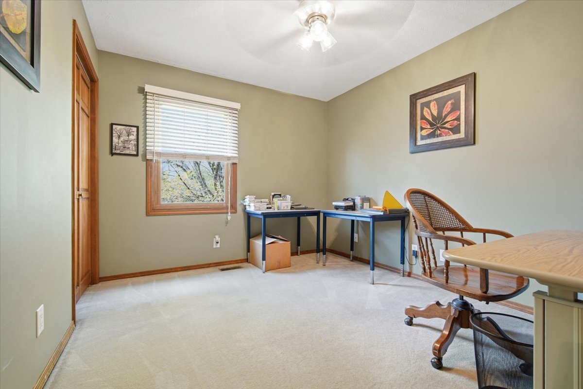 1512 Steeplechase Drive, Bloomington, IL 61701