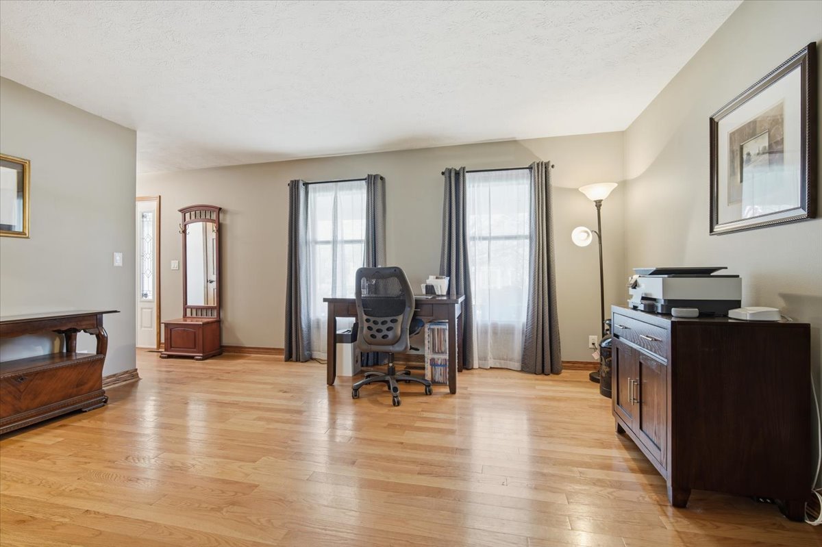 1512 Steeplechase Drive, Bloomington, IL 61701