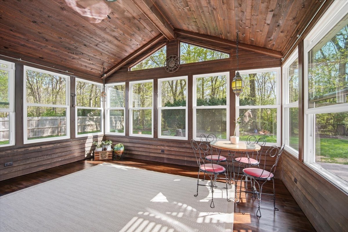 1512 Steeplechase Drive, Bloomington, IL 61701